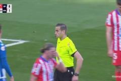 馬競遭扳平！朗格萊禁區(qū)內(nèi)拉人犯規(guī)送點！普阿多主罰點球命中！