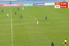 離奇出擊！佛山南獅門將在有后衛(wèi)防守的情況下，出擊送空門