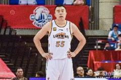 老將帶傷出戰(zhàn)半場6分鐘5犯 韓德君僅2板2助