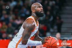 多米尼克·瓊斯失誤送關(guān)鍵蓋帽，貢獻(xiàn)15分6板9助5斷