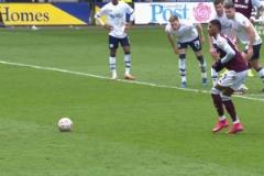 是個狠人！拉什福德在罰點球時甚至一眼足球都沒有看