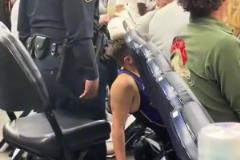 哪怕是退役后的奧尼爾，也可以輕而易舉地摧毀籃框