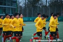 U16國少隊在狼堡俱樂部開展德甲首訓(xùn) 觀看狼堡對陣海登海姆