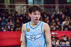 楊瀚森場均2.6次蓋帽獲CBA常規(guī)賽蓋帽王稱號