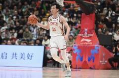 雙槍火力全開(kāi)！吳前與陸文博合砍30分，三分15中7展現(xiàn)出色狀態(tài)