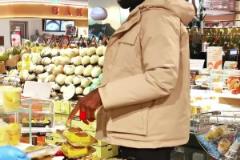 網(wǎng)友偶遇吉林外援瓊斯逛超市：裝了一車菠蘿是要進(jìn)貨嗎