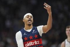 普爾上半場三分雨轟炸19分！隊史單賽季三分紀錄創(chuàng)造者