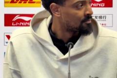 籃球人是不是都喜歡走著走著來這么一下?