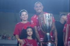 巴乙后腰拒絕中國球隊報價，隨隊奪得州錦標(biāo)賽冠軍