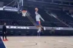 腦袋平筐！小丹尼斯-史密斯的彈跳還是這么炸裂