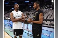 老鄉(xiāng)見老鄉(xiāng)！庫明加與比永博同框合照引熱議