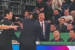 看這口型罵的很臟啊！昨晚技術(shù)臺(tái)工作人員指著楊鳴怒罵