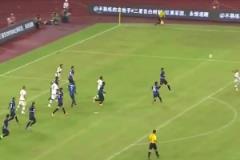 專進世界波的中后衛(wèi)！梅克斯米蘭德比中的逆天凌空爆射