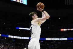 菲利波夫斯基半場8中0！三分4中0一分未得 拿5板2助