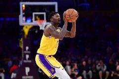 芬尼-史密斯11次三分出手：關(guān)鍵在于對(duì)手的防守策略