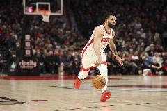 范弗里特全場(chǎng)低迷14投僅2中，三分7中1僅得7分