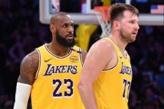 外線低迷！湖人首節(jié)三分14投僅2中 首發(fā)五人合計(jì)7中0