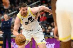 米哈伊柳克冒充職業(yè)球員，7次出手0命中僅得2分2板2助攻