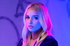 薩格斯攜“老丈人”為女友海莉瘋?cè)? style=