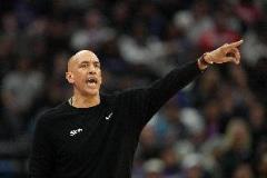 國王主帥：三分成為比賽關(guān)鍵 分球出手即創(chuàng)造空間