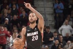 李凱爾高效發(fā)揮6投4中貢獻(xiàn)10分4籃板3助攻1搶斷正負(fù)值+14