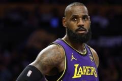 詹姆斯：今年排名競(jìng)爭(zhēng)激烈，各隊(duì)你追我趕，我不會(huì)每天關(guān)注排名