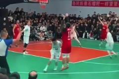 太帥了??！東契奇晃倒申京，隨后不緊不慢助攻DFS三分命中