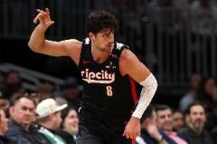 阿夫迪亞32分15板10助2斷三雙夏普33分10板3助2斷雙星閃耀