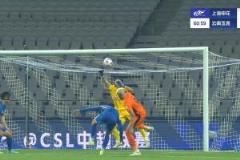 申花險丟一球！恩里克頭球攻門，鮑亞雄神撲救險