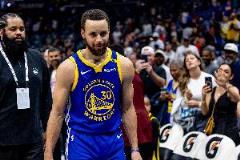 一戰(zhàn)三分命中率39.9%！庫(kù)里距超4成僅一步之遙