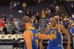 追夢(mèng)賽后與庫(kù)里撞胸激情慶祝，卡位戰(zhàn)取勝！