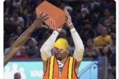 威少上演“神操作”引全美關(guān)注，堪比老詹約老師遺憾失MVP