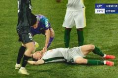 斯帕吉奇第四分鐘倒地昏迷，救護(hù)車緊急進(jìn)場