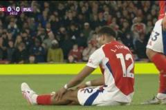 廷伯傷勢未愈仍堅持比賽，隊醫(yī)檢查后繼續(xù)參賽