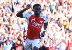 薩卡復(fù)出7分鐘破門，對陣富勒姆首秀建功