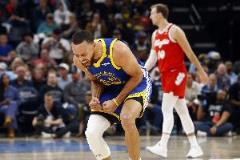 庫(kù)里第四次12+三分登頂歷史第一，單場(chǎng)2+到12+三分均為歷史首秀！