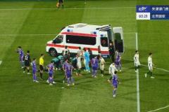 記者：斯帕吉奇檢查后返回休息室，狀態(tài)良好