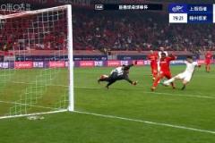 加布里埃爾門前補(bǔ)射被放倒，裁判經(jīng)VAR確認(rèn)后未判點(diǎn)球