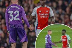 史密斯-羅賽中與薩卡擊掌，賽后與老隊(duì)友擁抱合影