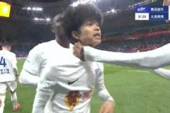 大連英博呂焯毅禁區(qū)外遠(yuǎn)射打破僵局