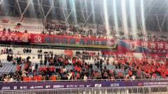 泰山主場(chǎng)0-3負(fù)蓉城，球迷怒喊“下課”