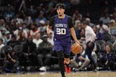 賽斯-庫里全場7中6高效表現(xiàn)：正確打球方式?jīng)Q定勝負