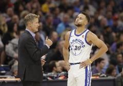 勇士談庫里昨日超神：37歲仍展現(xiàn)頂級移動與投射能力