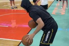 這球感真的好柔和，近距離看庫里熱身感受一下巨星的球感吧