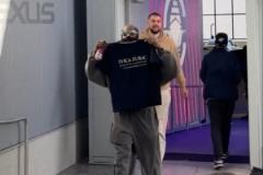 快船球員身著“祖巴茨DPOY”T恤亮相球館，力挺祖尼爾