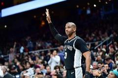 老炮保羅末節(jié)5中3獨(dú)得8分3板3助，15投7中貢獻(xiàn)17分5板8助