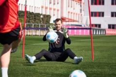 拜仁訓(xùn)練動(dòng)態(tài)：帕夫洛維奇、諾伊爾完成有球訓(xùn)練恢復(fù)