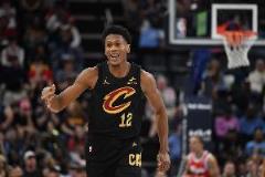 亨特與奧科羅替補(bǔ)合砍27分 防守端貢獻(xiàn)亮眼