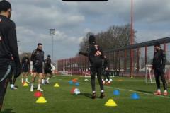 拜仁隊內(nèi)訓練花絮：奧利塞聽不懂德語指令陷入困惑