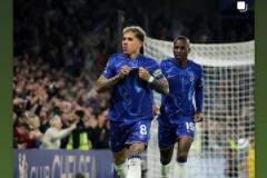 恩佐社交媒體曬展示隊徽慶祝照片：倫敦是藍色的